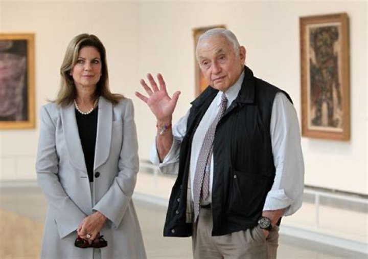 Les Wexner Wealth Billionaire Sells 500 Million Victoria&rsquo;s Secret (LB) Stock Bloomberg